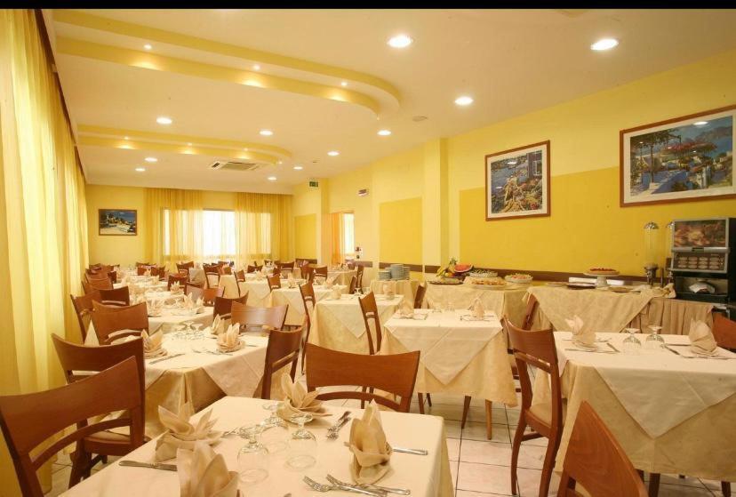 Hotel De La Ville Rimini Zewnętrze zdjęcie